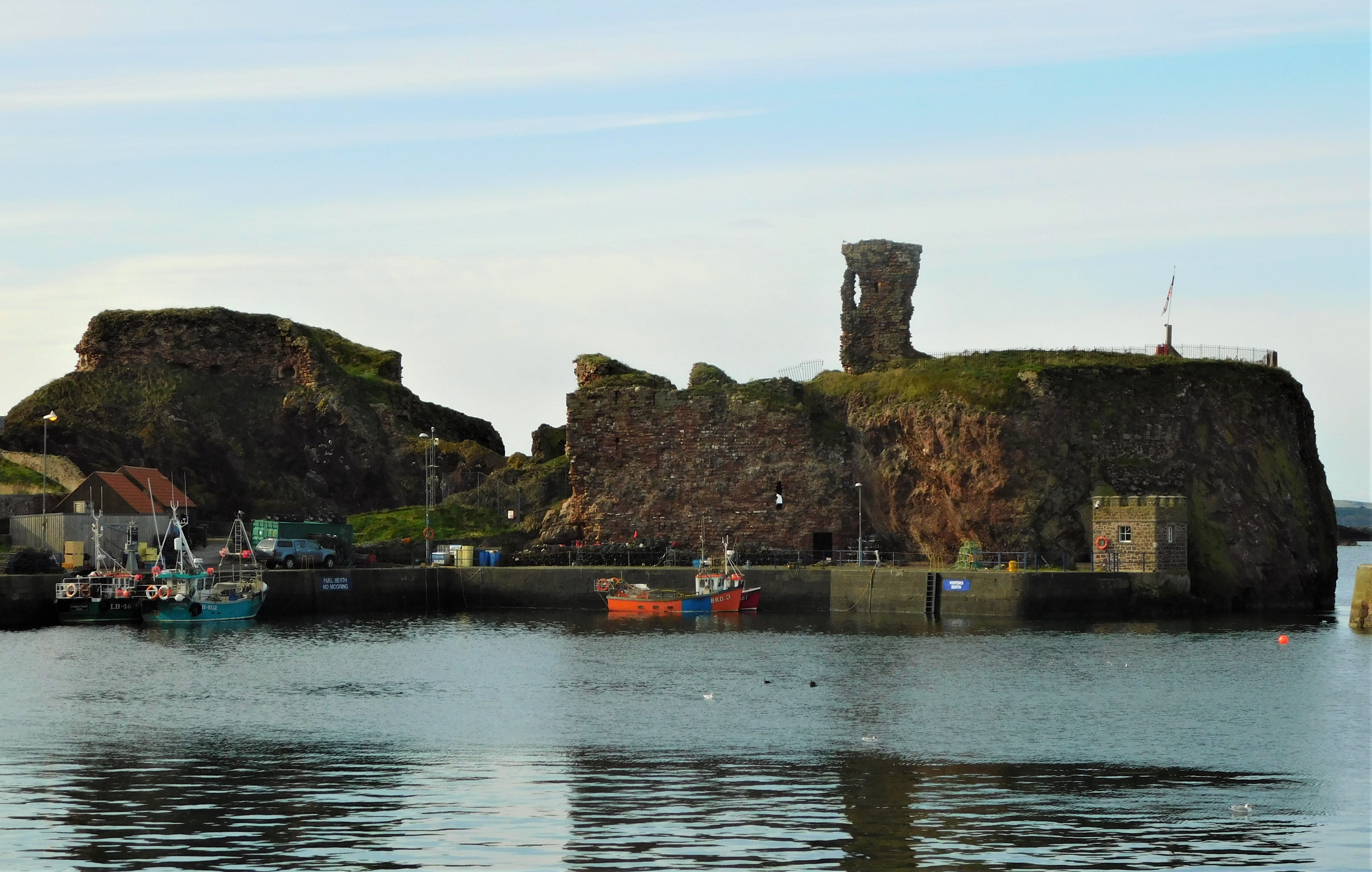 Dunbar Castle | Castle-finders.co.uk